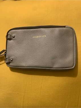 Bandolier Pebbled Leather Expanded Pouch
Greige with Silver Hardware